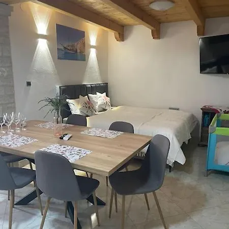 Lejlighed Karlo, Heated Pool, Grill,private Parking *