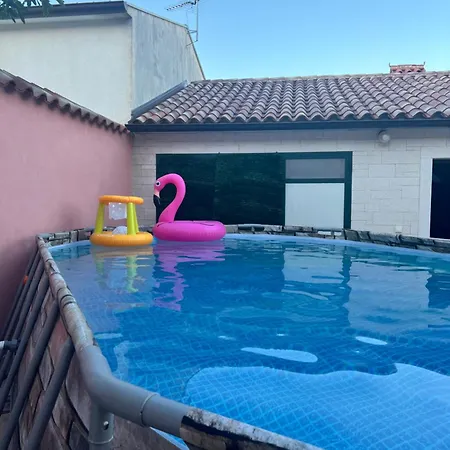 Karlo, Heated Pool, Grill,private Parking