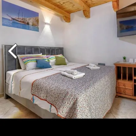 Karlo, Heated Pool, Grill,private Parking