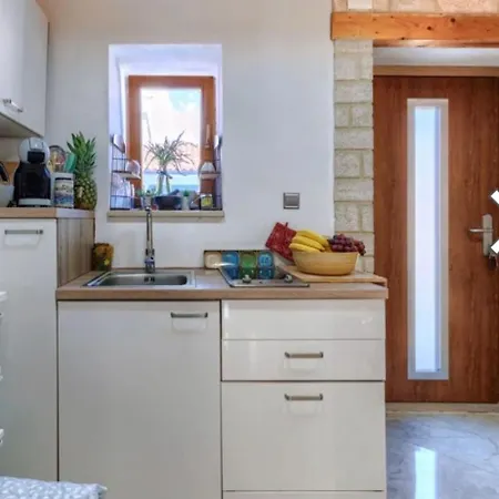 Karlo, Heated Pool, Private Parking Apartament Bibici