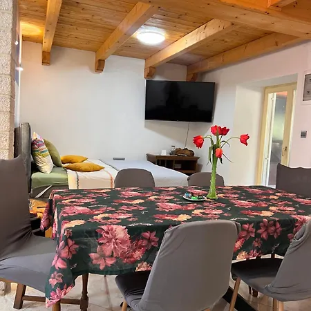 Karlo, Heated Pool, Grill,private Parking * Bibici